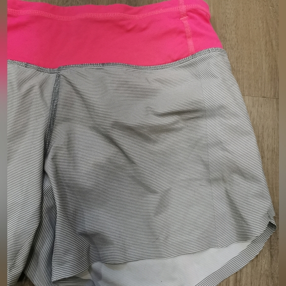 Lululemon size 2 running short - Picture 1 of 3